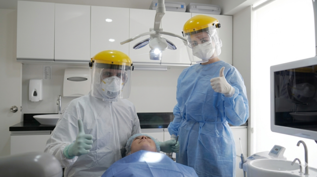 Equipo De Odontologos Expertos En Rehabilitacion Oral Lima